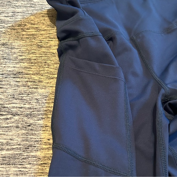 Zyia Activewear cropped leggings with pockets - Picture 3 of 4